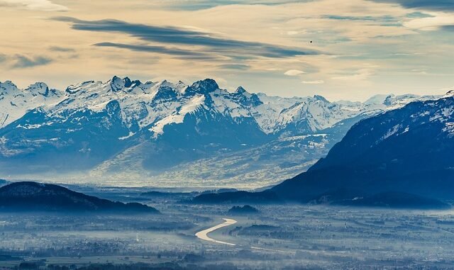 Aachen/Eifel: Maßnahmen zur Verbesserung des Grenzverkehrs und Strukturwandel im Fokus