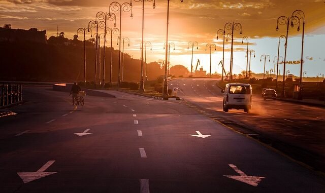 Autofahrer rammt 72-jährige Radfahrerin in Anröchte und flüchtet