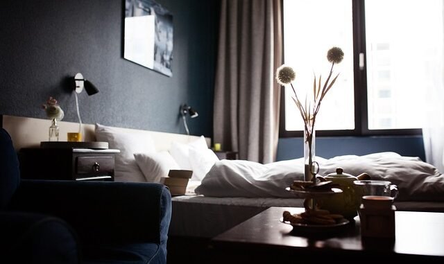 Brand in Kölner Altstadt-Hotel: Mann lebensgefährlich verletzt