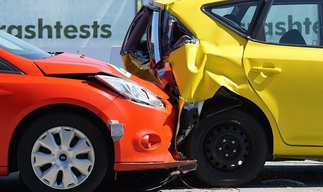 Frontalzusammenstoß auf der B 9: Zwei Personen verletzt