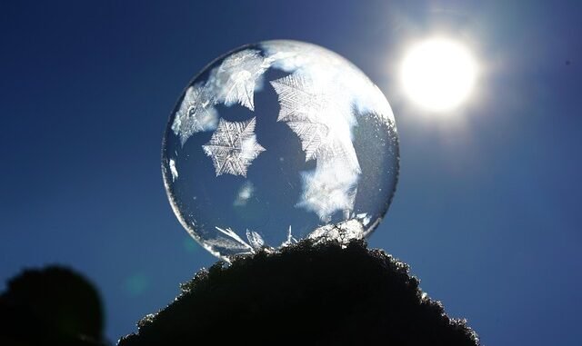Glätte sorgt für Chaos auf Straßen: Zwei Schwerverletzte bei zahlreichen Unfällen