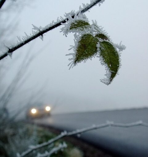 Glatteis sorgt für Schulausfall und Verkehrsbehinderungen am Niederrhein (12.01.2026)
