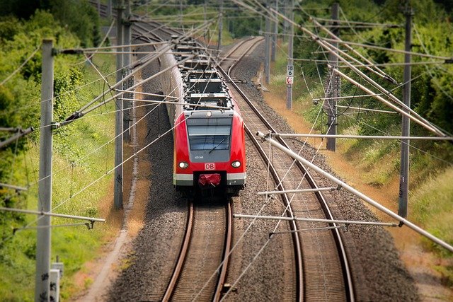 Golddiebstahl in Bonner Sparkassenfiliale, Geisterrad erinnert an tödlichen Unfall, Bahnstrecke Köln-Hagen wieder offen