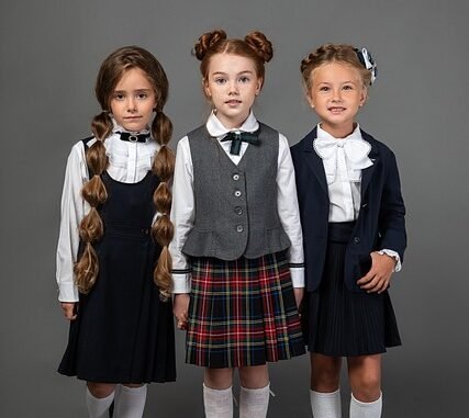 Kinderkommission fordert Schutz von Kindern in Kriegen und hinterfragt Waffenexporte