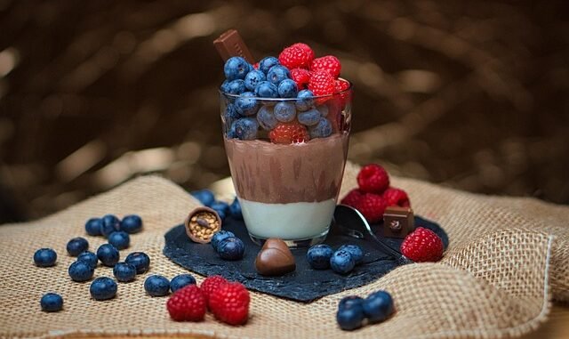 Maria Velten: Giftmorde mit Blaubeerpudding am Niederrhein