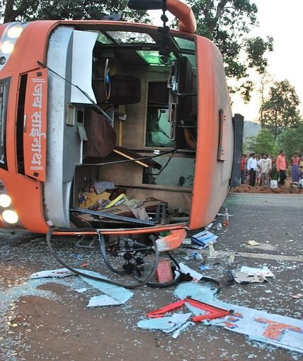 Mehrere Verletzte bei Verkehrsunfall mit Linienbus in Bochum