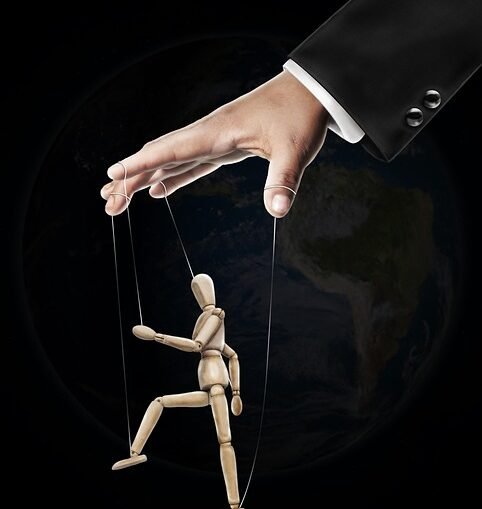 [Politische Neuorientierung und regionale Herausforderungen in Ostwestfalen-Lippe nach Regierungswechsel]