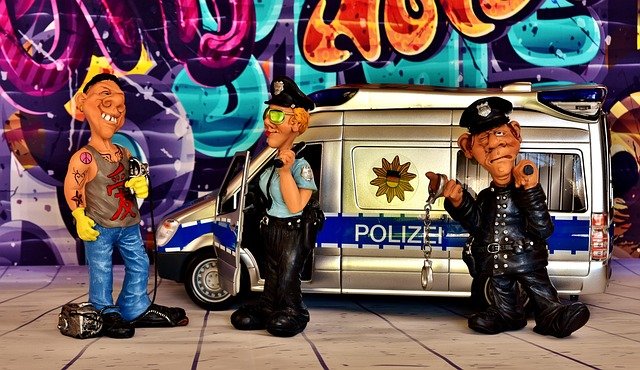 Polizei durchsucht mehrere Objekte wegen Verdachts auf illegalen Cannabisanbau