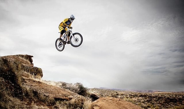 Radfahrerin in Havixbeck angefahren: Roter Golf flüchtet vom Unfallort