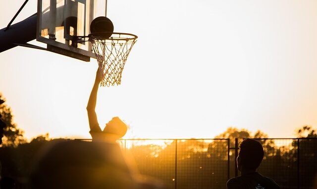 Sportliches Wochenende im Rheinland: Telekom Baskets kämpferisch, Kölner Haie im Umbruch, U21-Spiel abgesagt