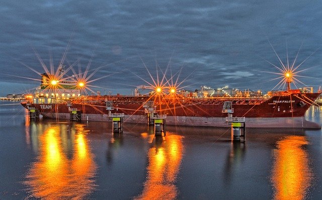 Verkehrsstörungen und Schiffsleck behindern Verkehr in Köln und Bonn
